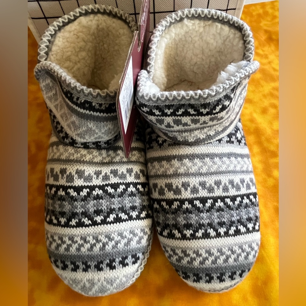 Muk Luks ~ Cozy Slippers